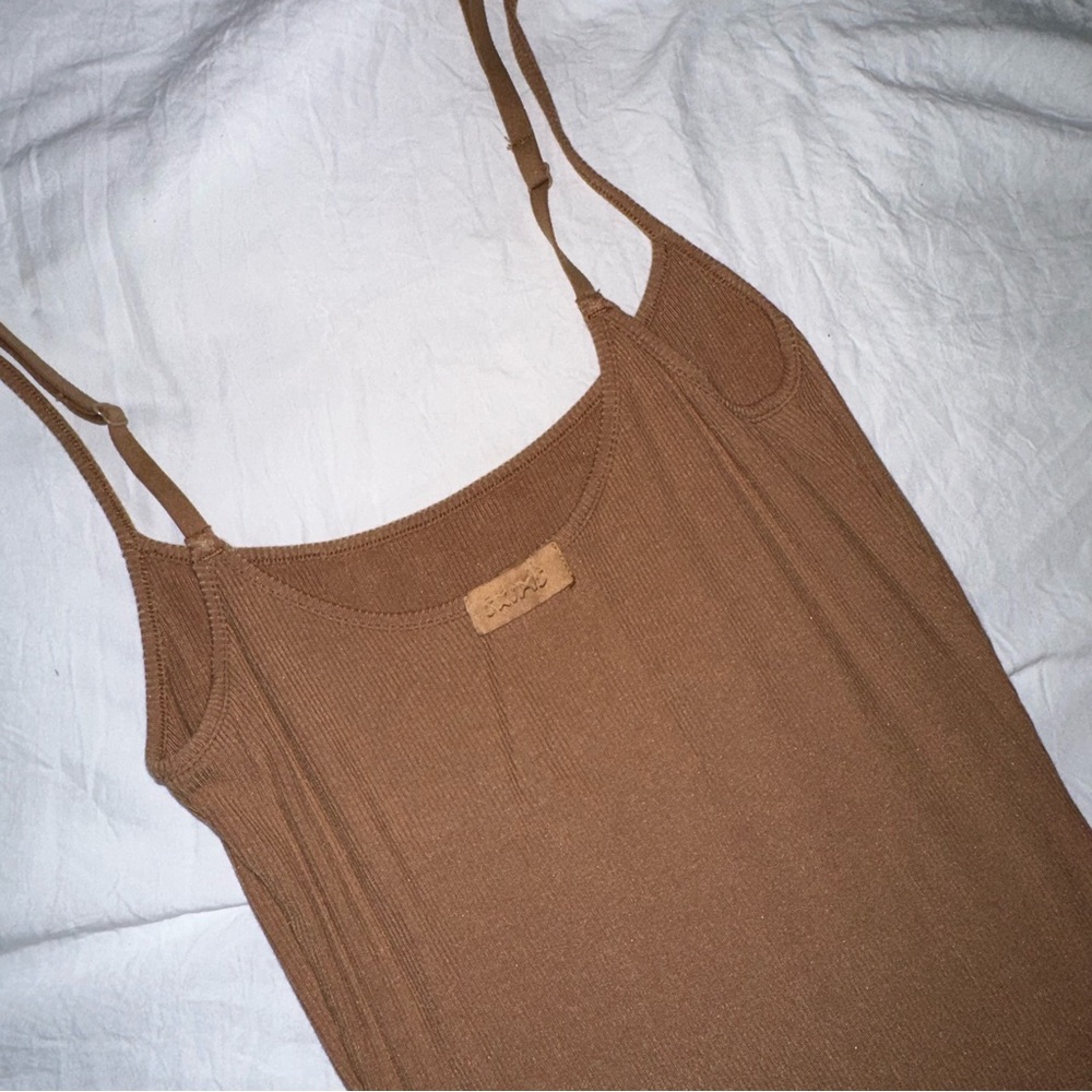 Skims tan maxi